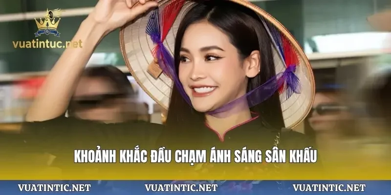 Khoảnh khắc đầu chạm ánh sáng sân khấu