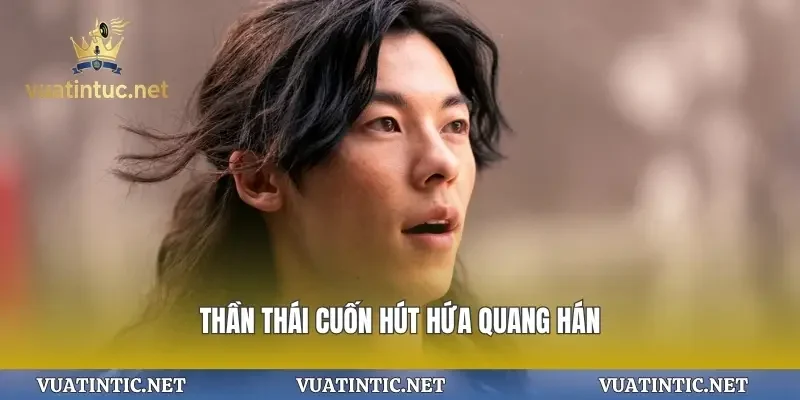 Thần thái cuốn hút Hứa Quang Hán