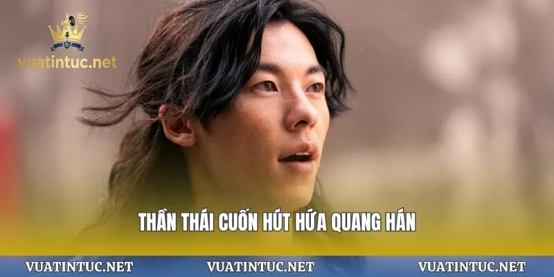 Thần thái cuốn hút Hứa Quang Hán
